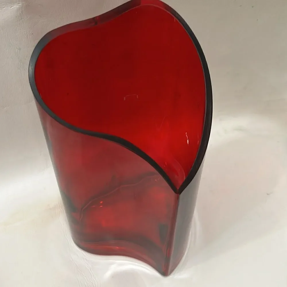 Ruby Red Glass Heart Vase Center Piece Wedding Valentine Day Love 8 3/4 In Tall